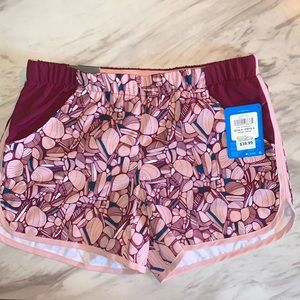 Women’s small Columbia shorts. Never worn, comes with tag